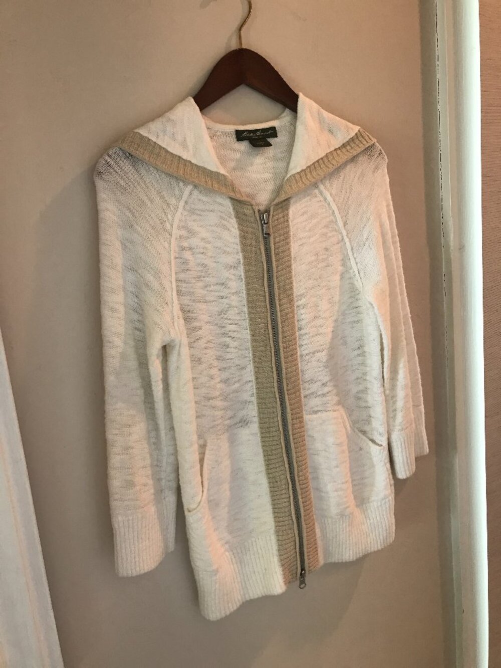 EDDIE BAUER ZIPPERED KNIT HOODED CARDIGAN IN BEIGE AND WHITE SIZE S